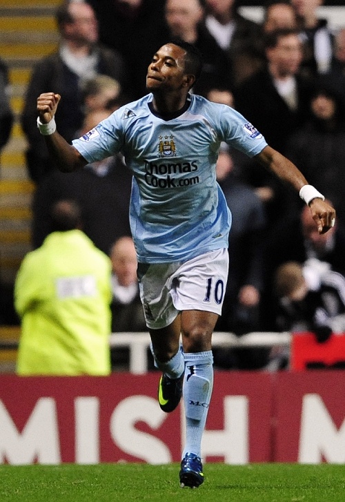 邮报：穆帅在土耳其住的酒店为奥斯曼宫殿改建，他钟爱室内泳池