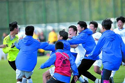 篮球场上的新星瀚森的崛起（瀚森的篮坛崛起之路）