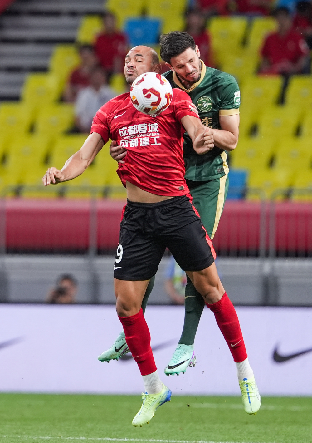 1996年，55岁的贝利还在踢足球（1996年，55岁的贝利依旧征战绿茵场）