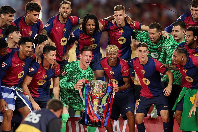 火力全开！孙颖莎王楚钦直落三局击败法国组合，助中国队先拿3分