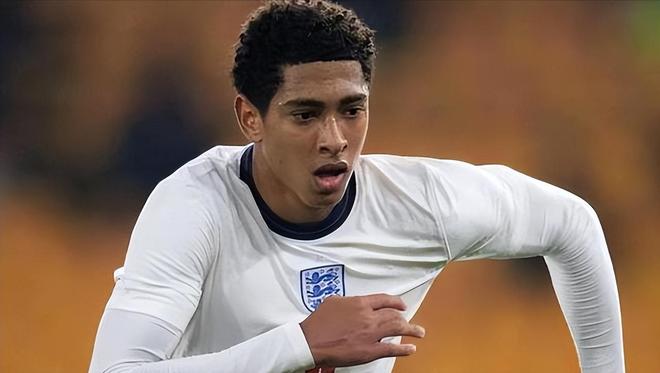 犯规太快！杨瀚森首节登场3分49秒领到第二次犯规被换下场