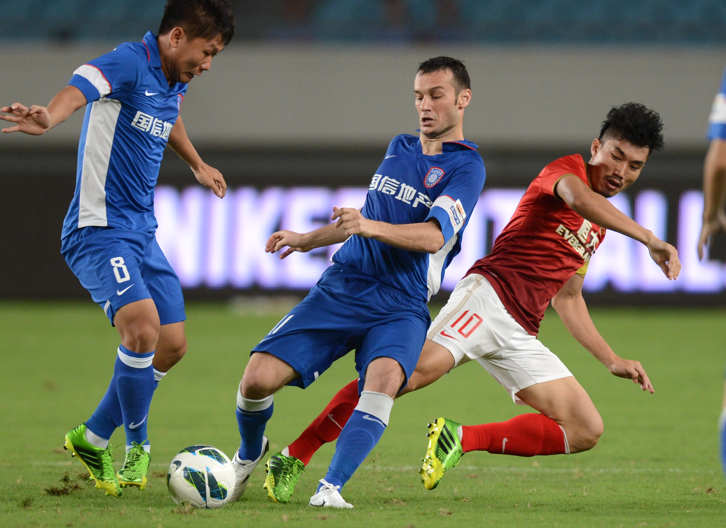 记者：扎巴尔尼即将加盟巴黎，交易预计下周敲定