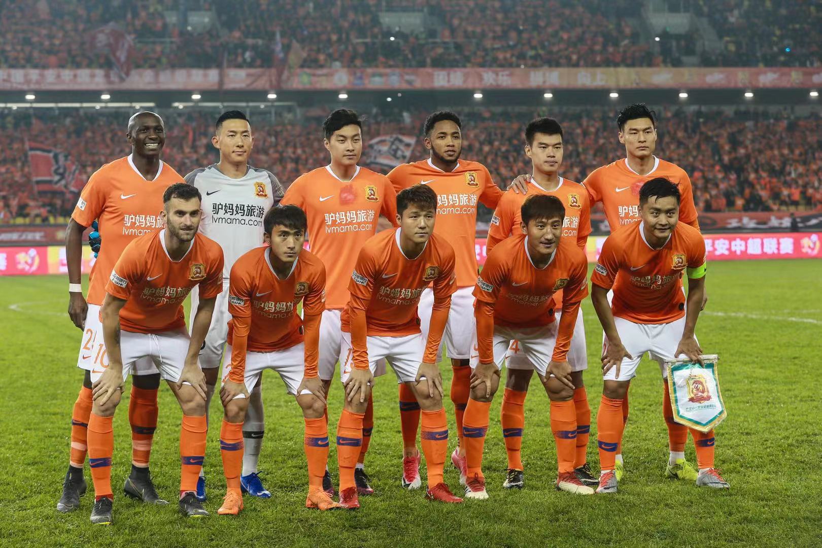 足球西甲豪门迎来连胜，状态回暖（西甲豪门重返胜轨，状态复苏）