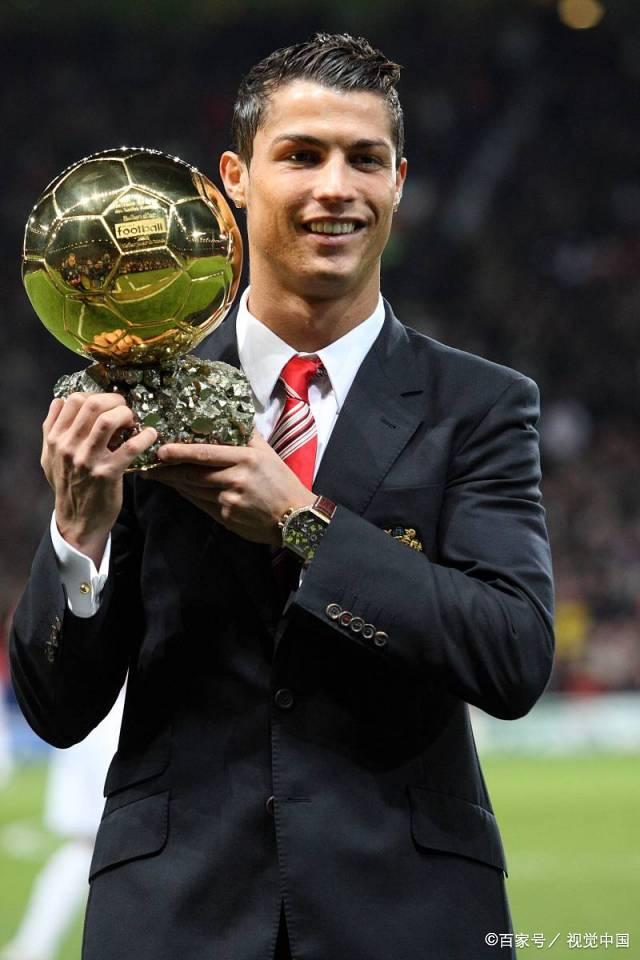 江苏节日！苏超决赛赛前南通队球迷场外集结为球队助威