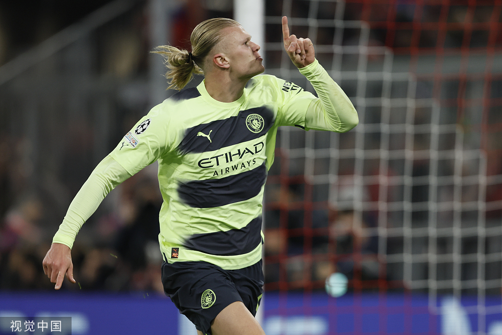 当孔德梅开二度帮助巴萨反超比分时，法兰克福球迷彻底炸了