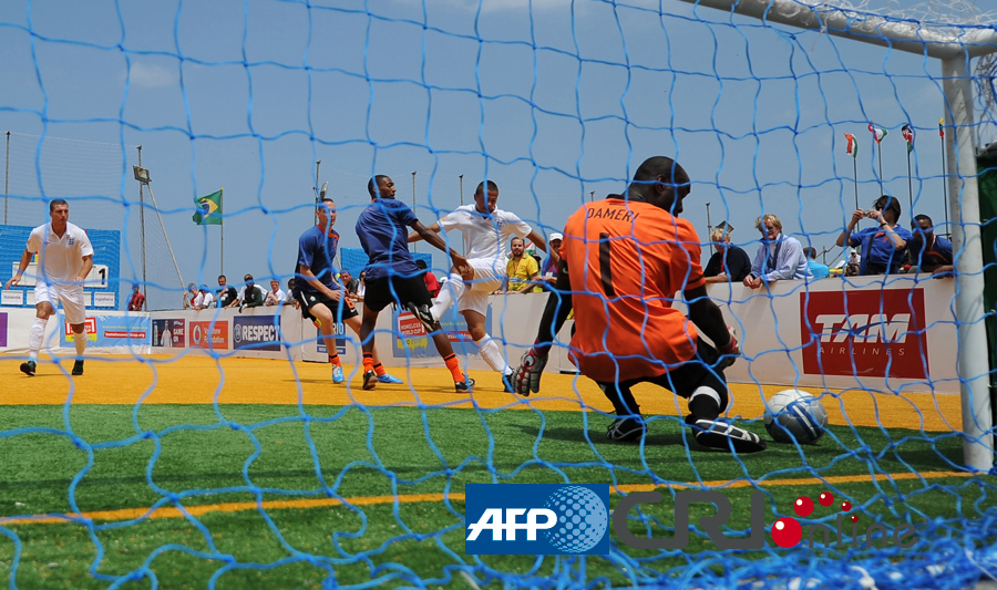 马刺主帅：文班很可能在下场面对雷霆时复出