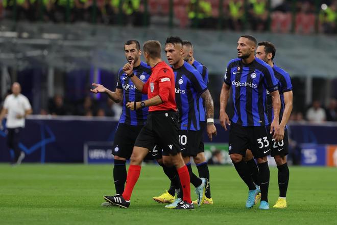 电讯报：纽卡可能无法在冬窗签下阿尔克马尔中场斯密特