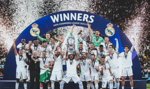 曼联对阵埃弗顿豪取42胜，太妃糖本赛季平均首发年龄最大