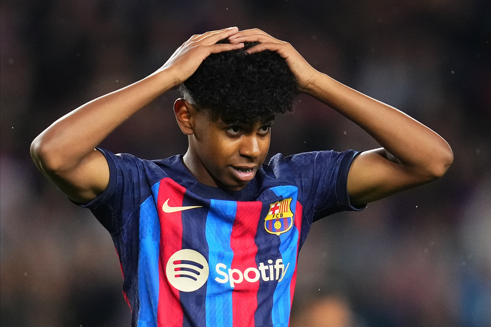 亚足联官网：上海海港卫冕中超冠军，却在亚洲赛场举步维艰