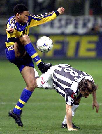 记者：拜仁和于帕进行深入谈判，他们预计球员最终会完成续约