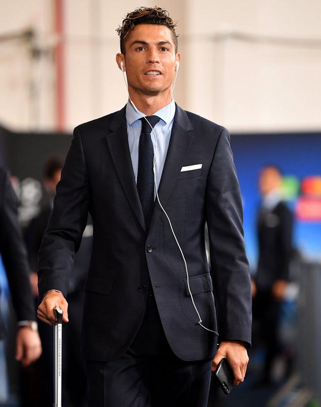 TyC记者：斯卡洛尼将带着大力神杯参加世界杯抽签仪式