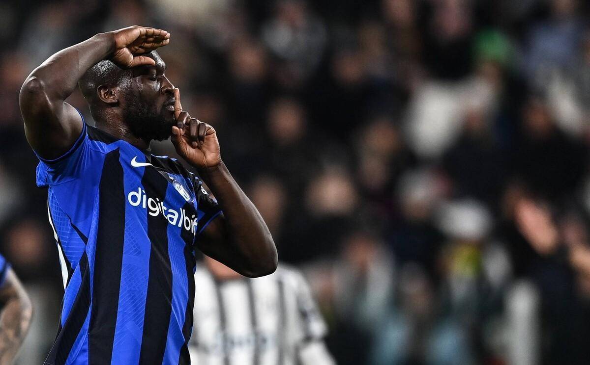 狙击蝴蝶啥时候能播到这儿，当时路透周柯宇陈妍希亲的太对味儿了